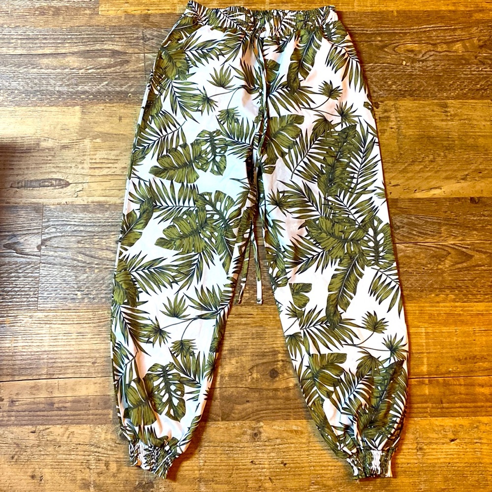 Romwe Plant Print Pants size Large